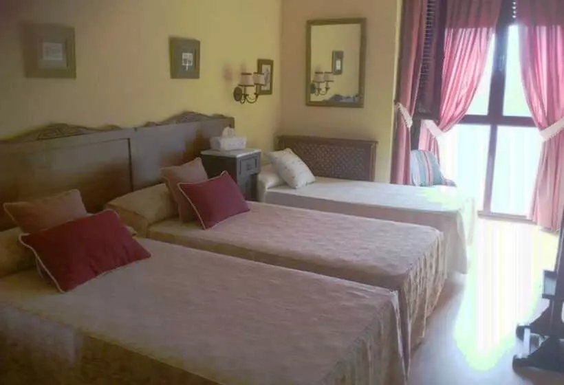 اتاق استاندارد سه نفره, Foronda