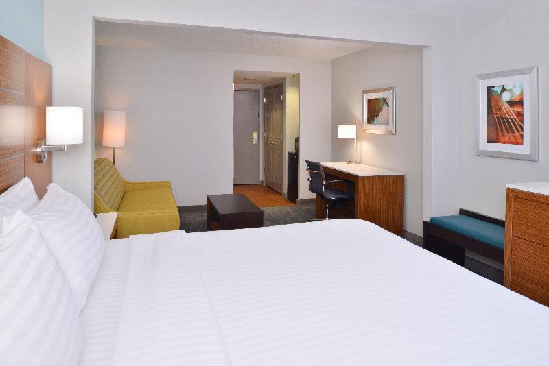 חדר סטנדרט עם מיטת קינג, Holiday Inn Express & Suites Austin North Central, An Ihg