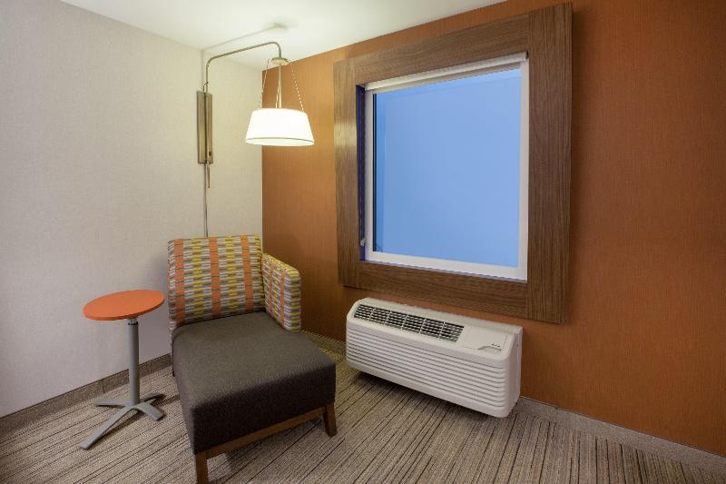 חדר סטנדרט עם מיטת קינג, Holiday Inn Express & Suites Austin North Central, An Ihg
