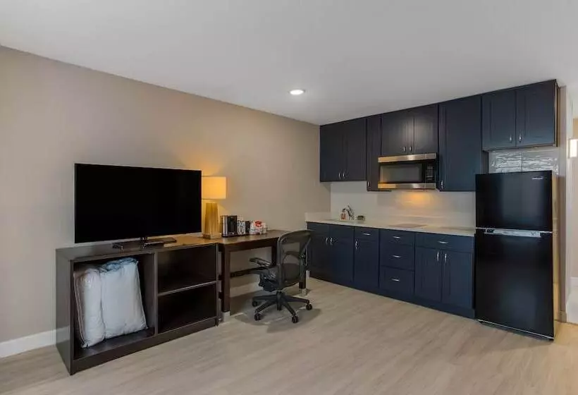 سوییت, Orangewood Inn & Suites Kansas City Airport