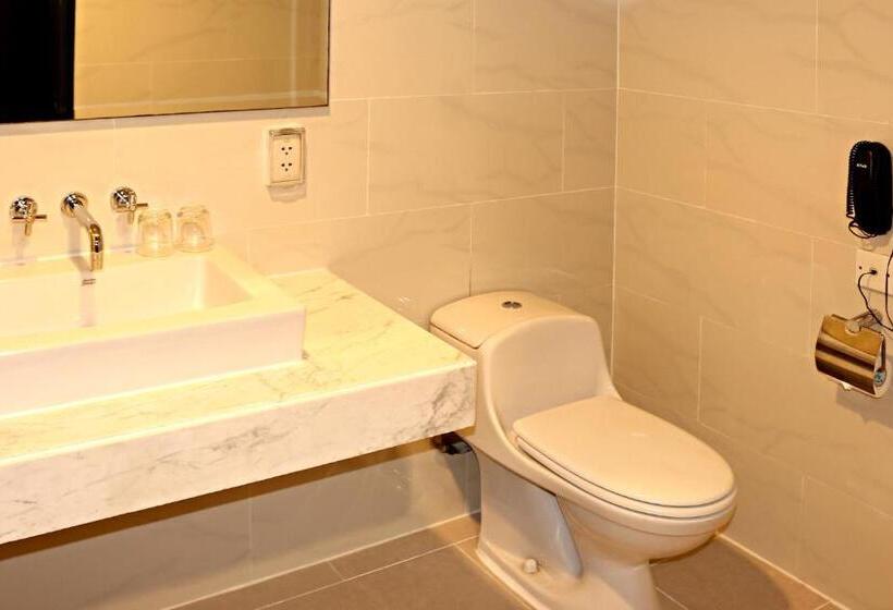 اتاق استاندارد سه نفره, Palace Hotel Saigon