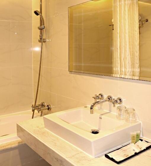 اتاق استاندارد سه نفره, Palace Hotel Saigon