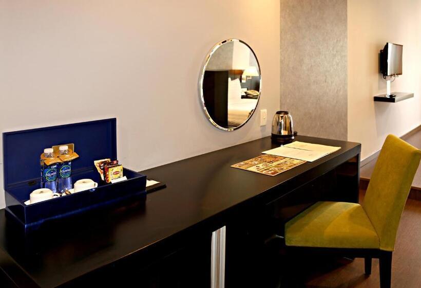 اتاق استاندارد سه نفره, Palace Hotel Saigon