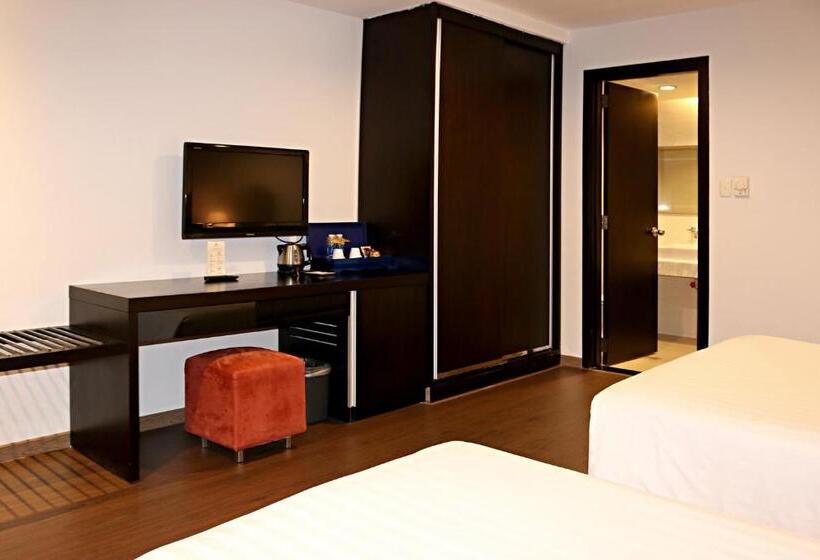 اتاق استاندارد سه نفره, Palace Hotel Saigon