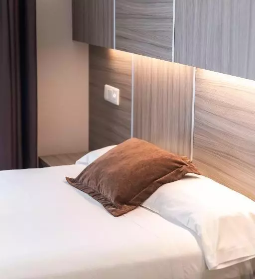 Standard Single Room, Serrano