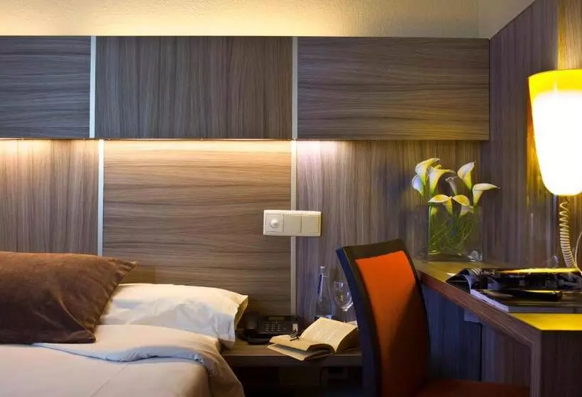 Standard Single Room, Serrano