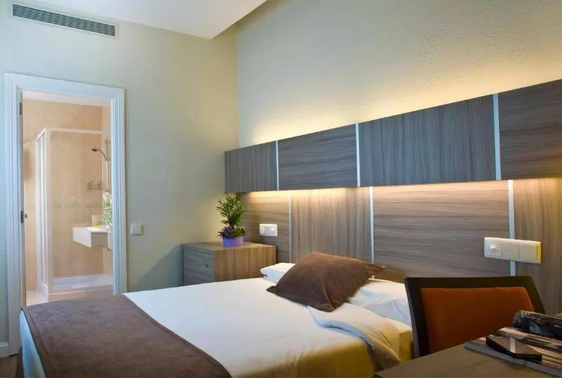 Standard Single Room, Serrano