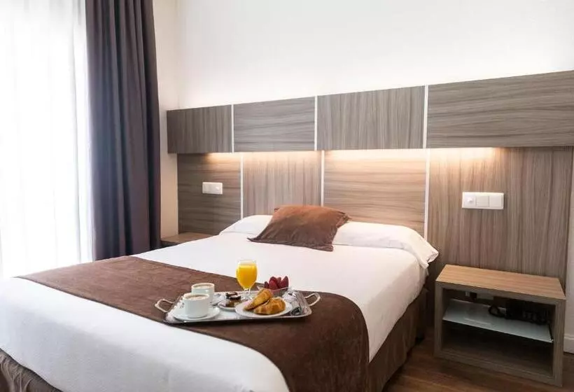 Standard Room, Serrano