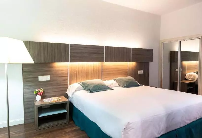 Standard Room, Serrano