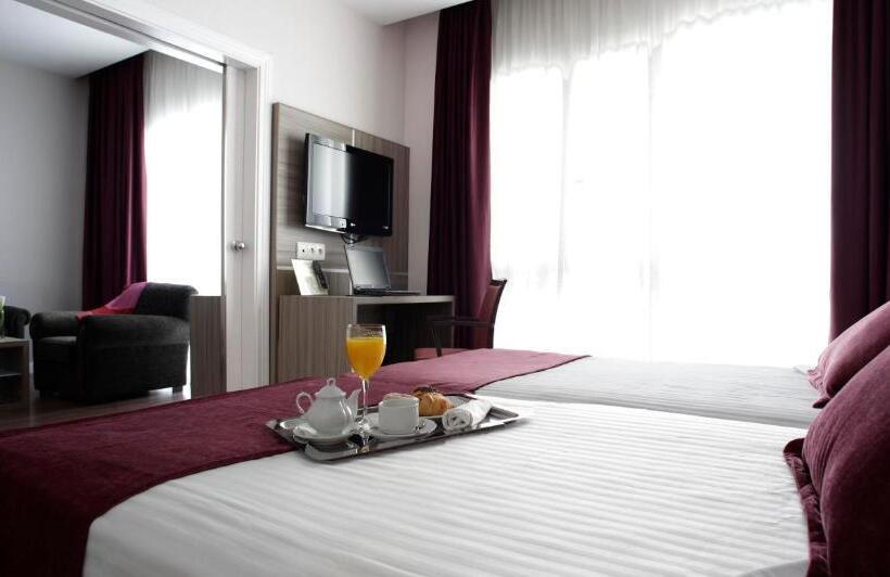 اتاق استاندارد با اتاق نشیمن, Serrano