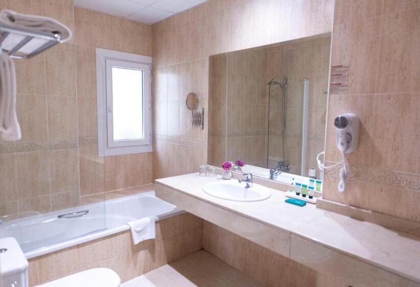 اتاق استاندارد با اتاق نشیمن, Serrano