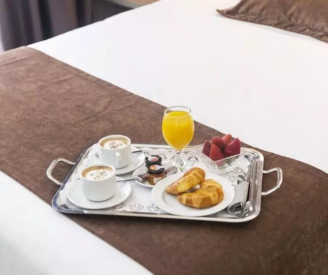 Standard Room, Serrano