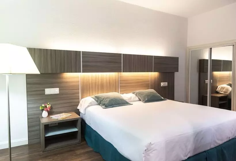 Standard Room, Serrano