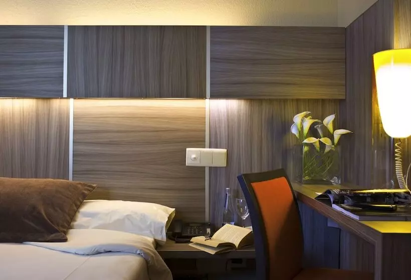 Standard Single Room, Serrano