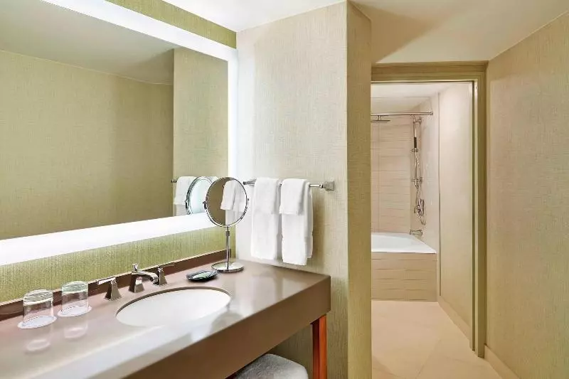 اتاق استاندارد با تخت بزرگ, The Westin San Diego Bayview