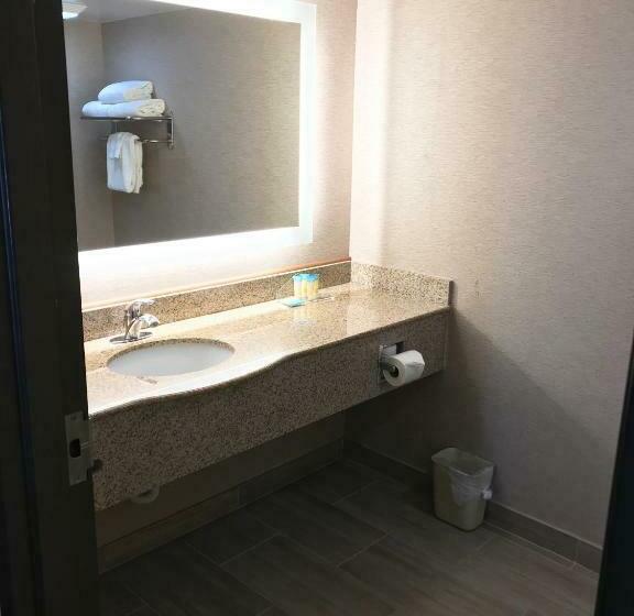 חדר דלוקס עם מיטת קינג, Wingate By Wyndham, Universal Studios   Free Theme Park Shuttle