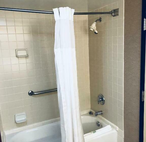 חדר דלוקס עם מיטת קינג, Wingate By Wyndham, Universal Studios   Free Theme Park Shuttle