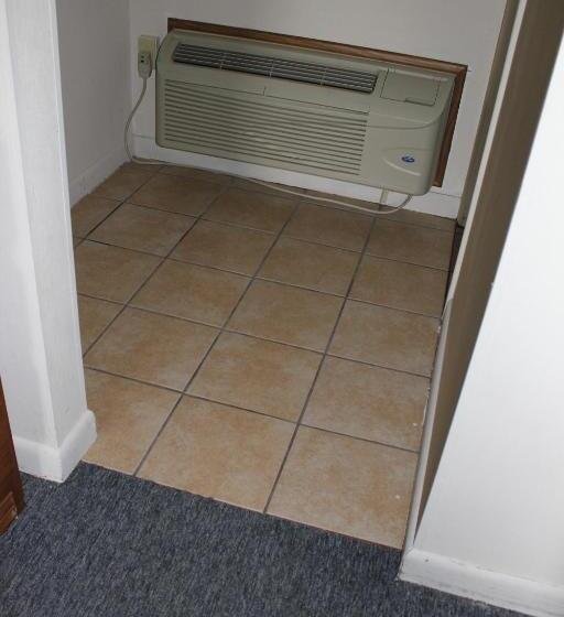 キングサイズベッドのスタンダードルーム, Hastings Inn