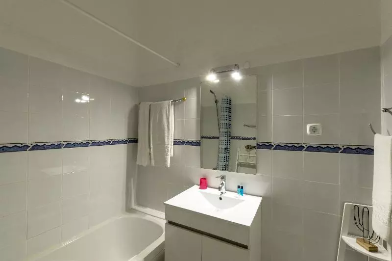 اتاق لوکس با چشم‌انداز دریا, Furama Resort Danang