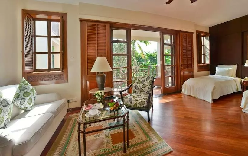 اتاق لوکس با چشم‌انداز باغ, Furama Resort Danang