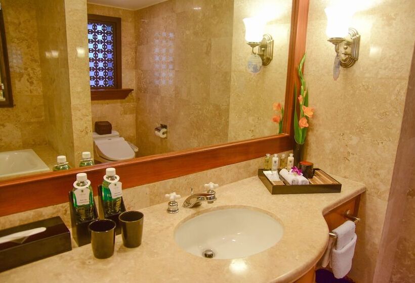اتاق لوکس با چشم‌انداز دریا, Furama Resort Danang