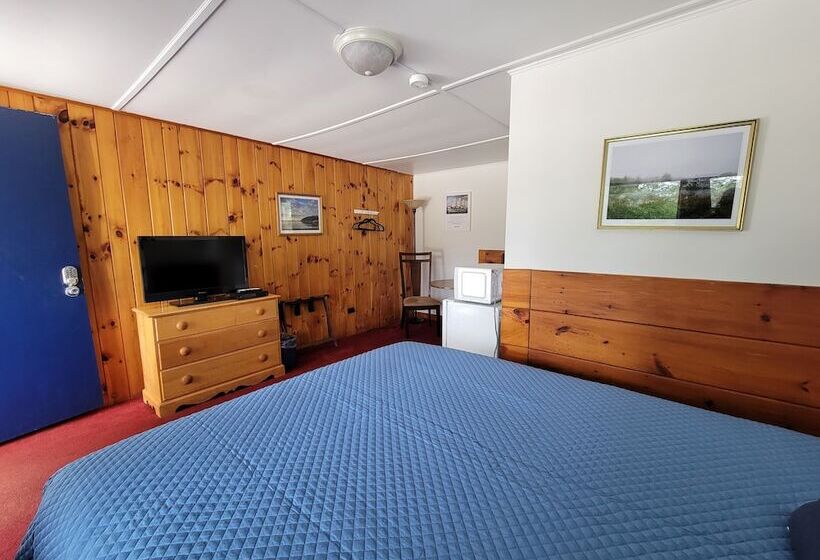 Номер Стандарт, Yardarm Motel