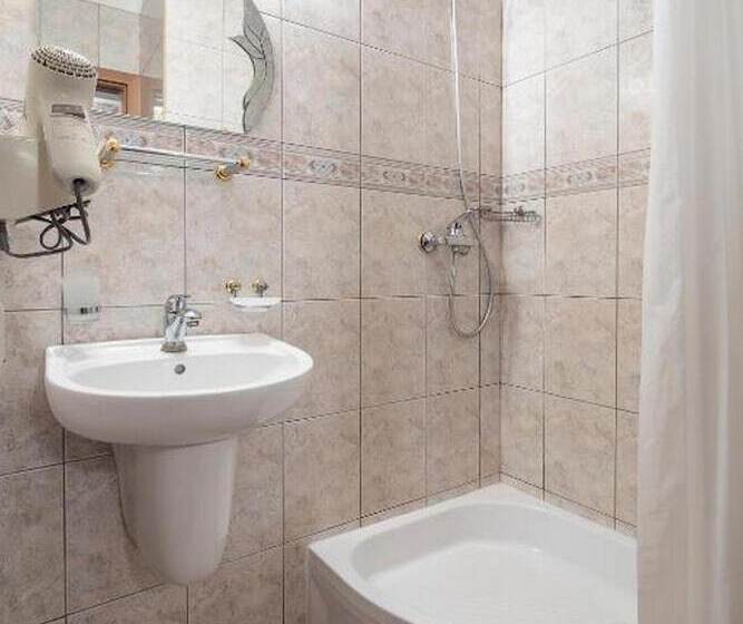 Standard Szoba, Adria