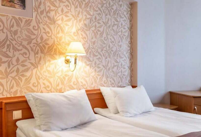 Standard Szoba, Adria