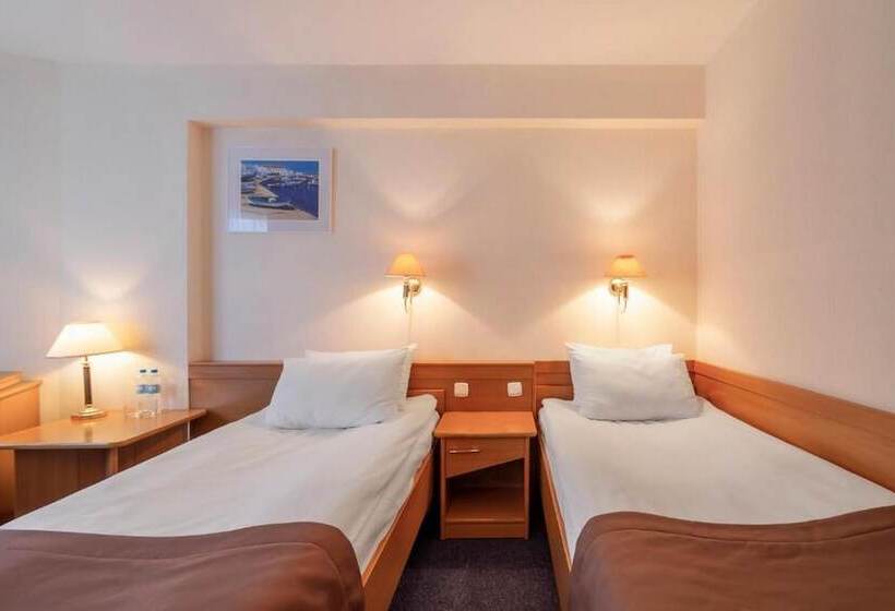 Standard Szoba, Adria