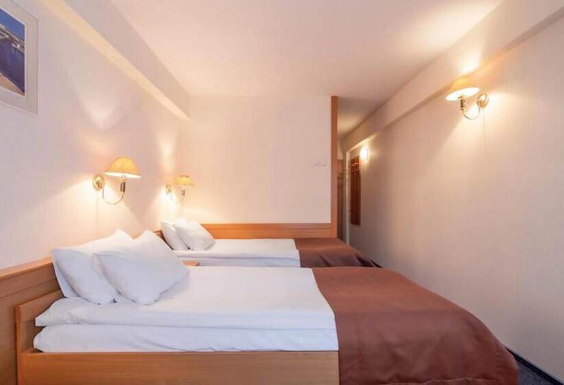 Standard Szoba, Adria