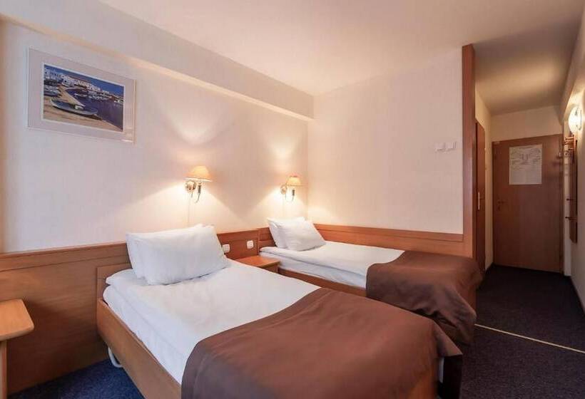 Standard Szoba, Adria