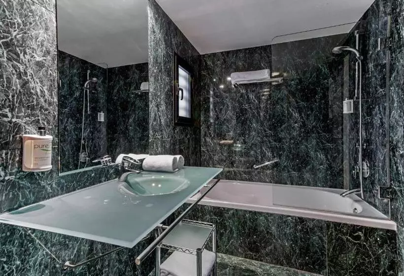 سوییت جونیور, B&b Hotel Zaragoza Los Enlaces Estación