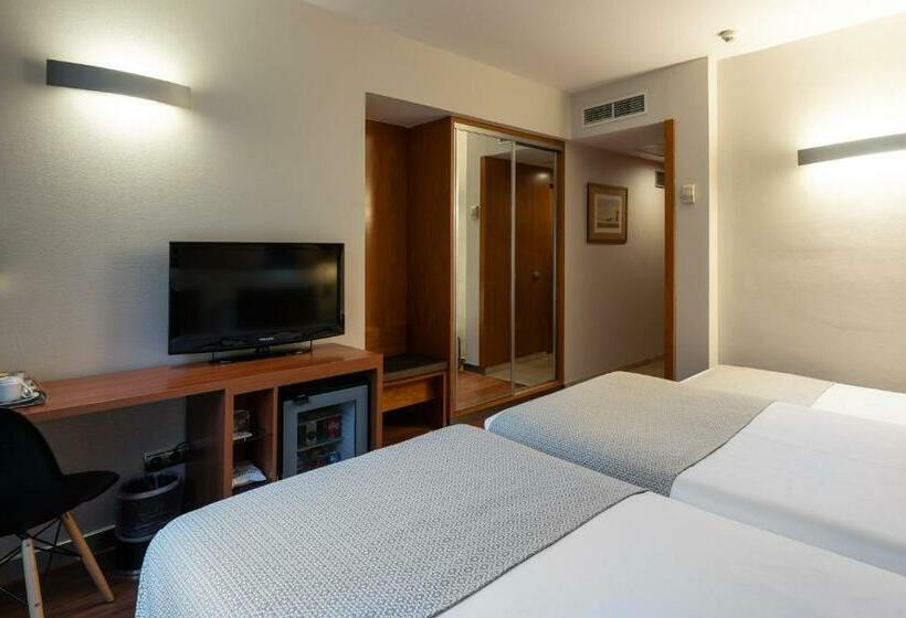 Номер Стандарт Трехместный, Catalonia Gracia