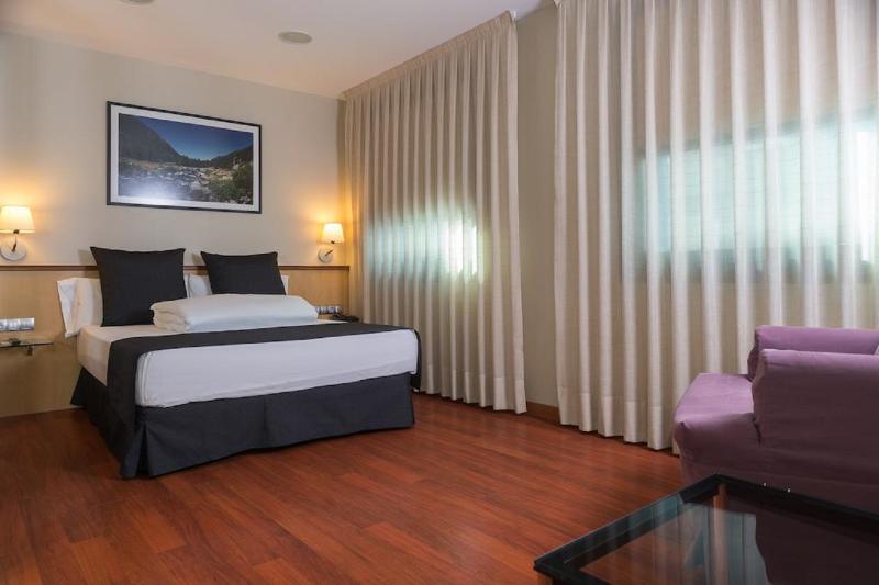 Номер Стандарт, Font D'Argent Pas De La Casa