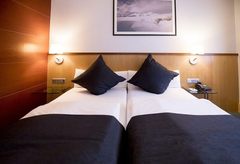 Номер Стандарт, Font D'Argent Pas De La Casa