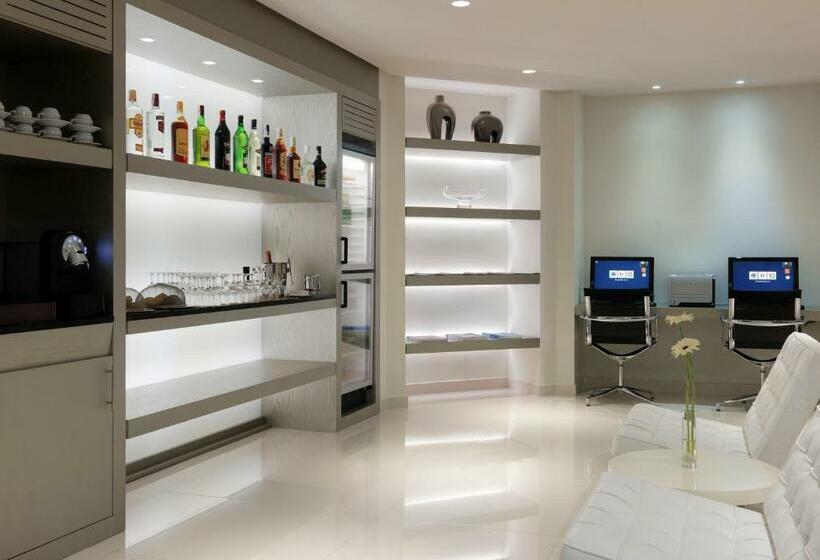 اتاق پرستیژ, H10 Conquistador