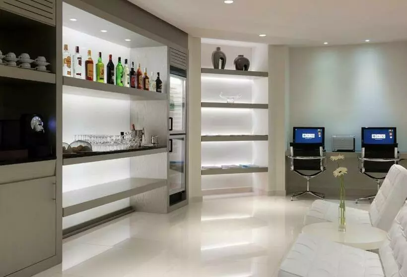 اتاق پرستیژ, H10 Conquistador