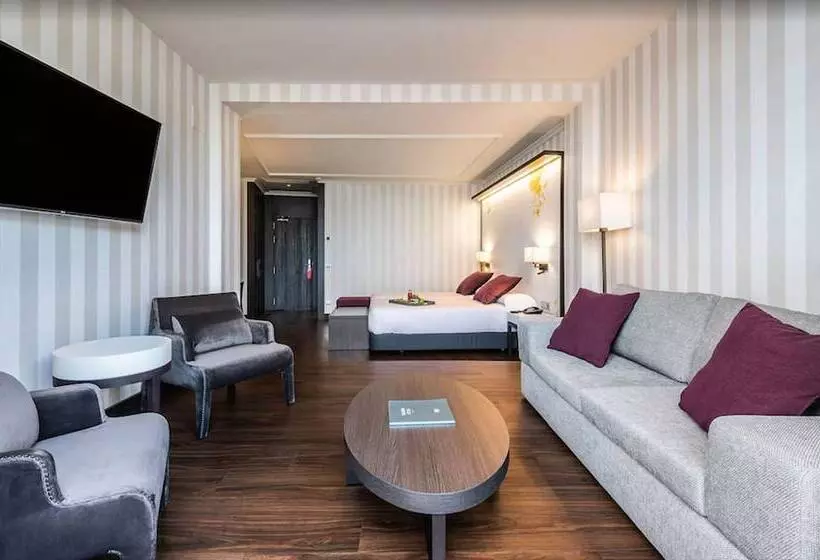 سوییت جونیور لوکس, Intelier Palacio San Martin
