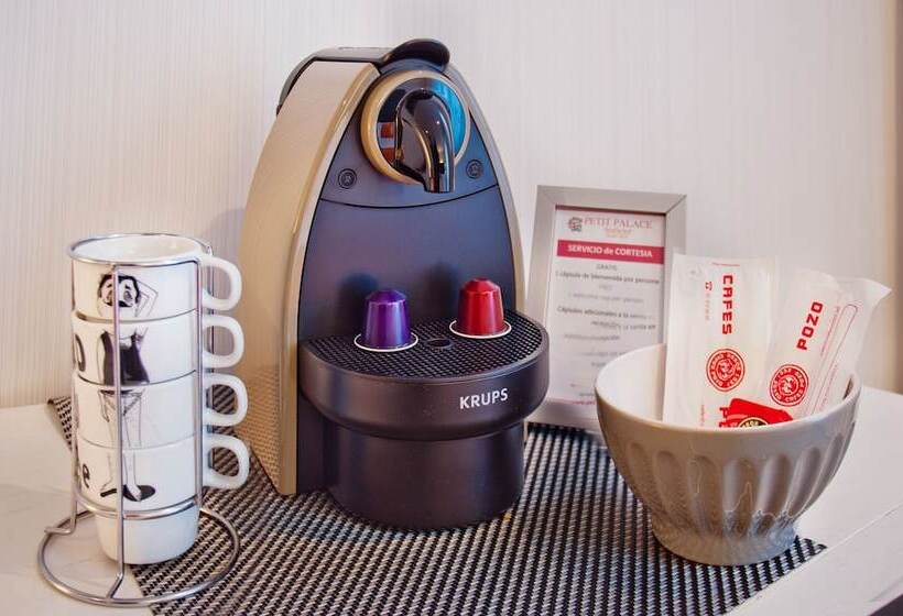 اتاق استاندارد چهار تخته, Petit Palace Canalejas Sevilla