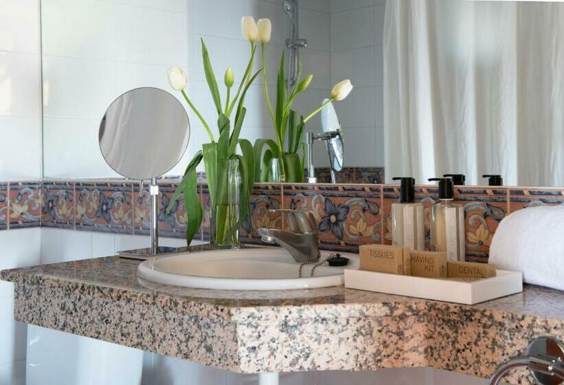 标准三人间, Roses Platja