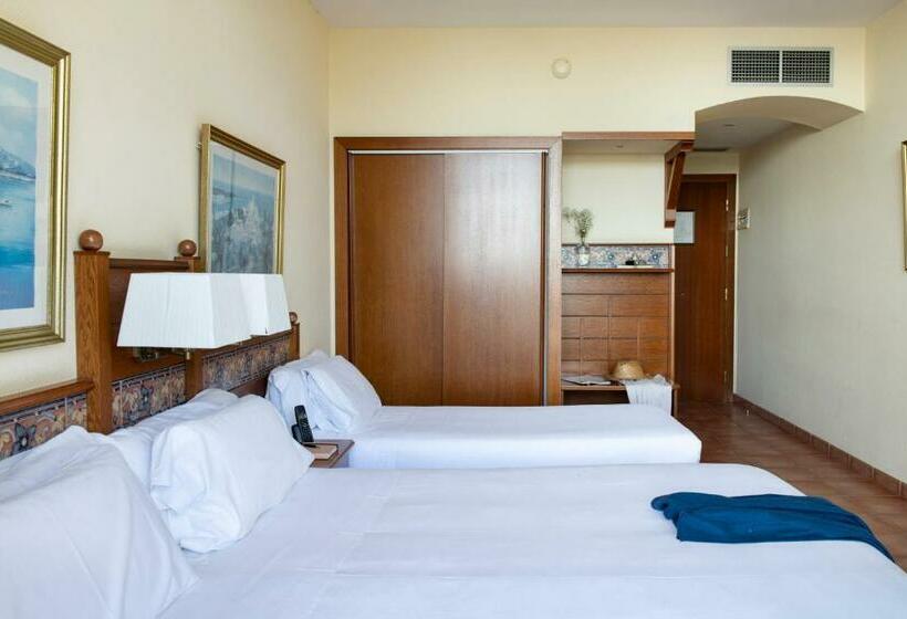 侧面海景标准三人间, Roses Platja