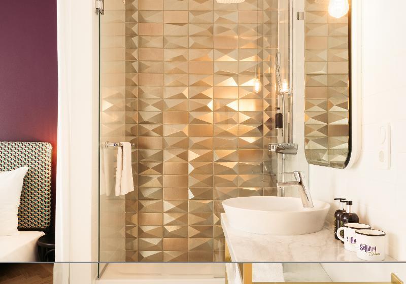 标准间, Schani Salon