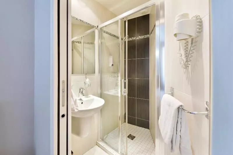 اتاق استاندارد, Schani Salon