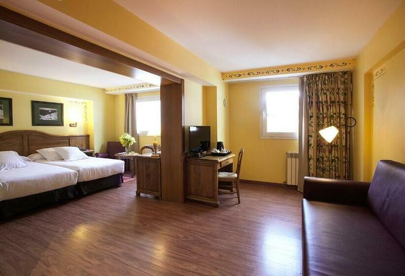 جناح جونيور, Ski Plaza Hotel & Wellness