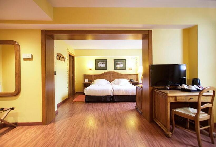جناح جونيور, Ski Plaza Hotel & Wellness