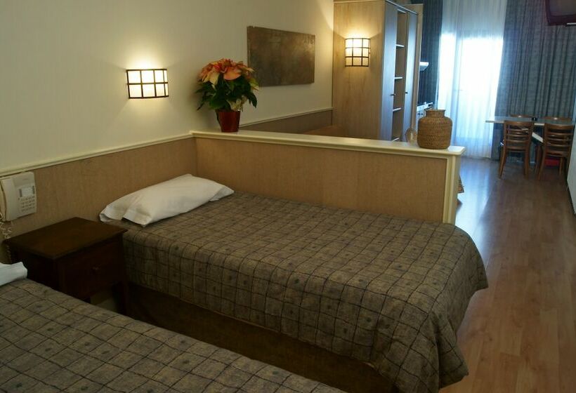 اتاق خانوادگی, YOMO Patagonia