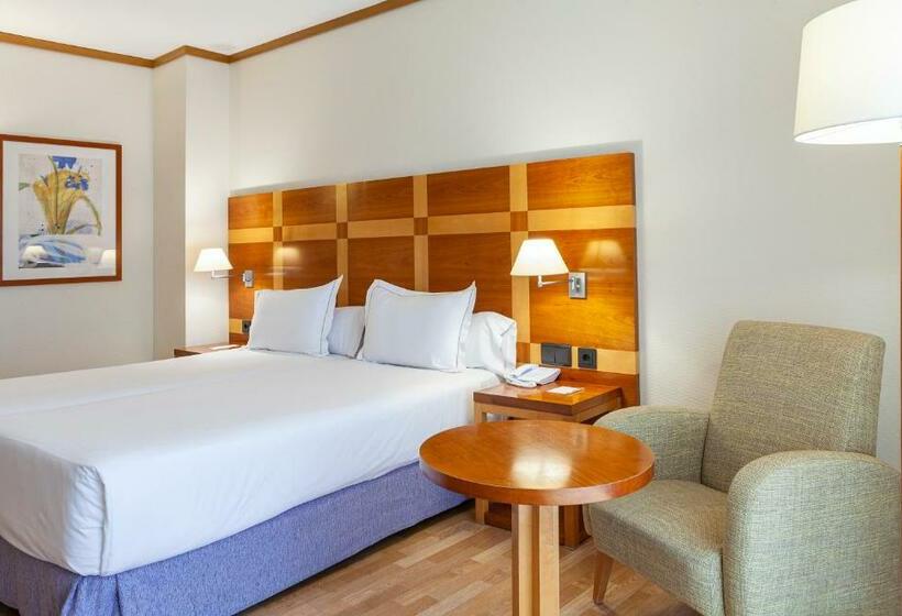 غرفة قياسية, Senator Parque Central