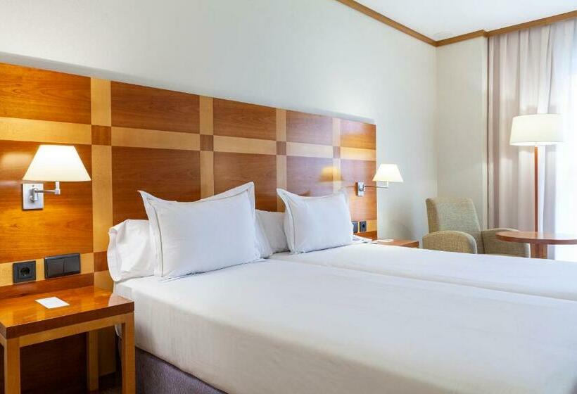 غرفة قياسية, Senator Parque Central