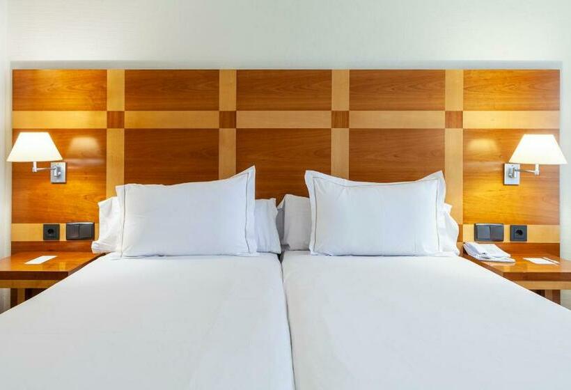 غرفة قياسية, Senator Parque Central