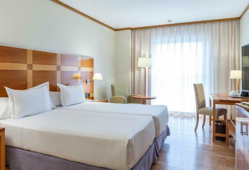 غرفة قياسية, Senator Parque Central